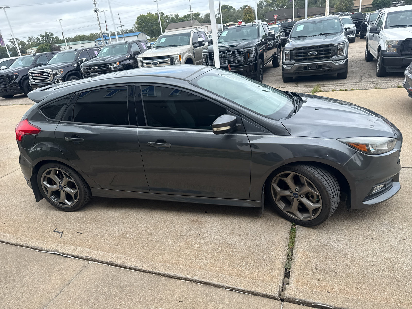 Used 2017 Ford Focus ST FWD image 5