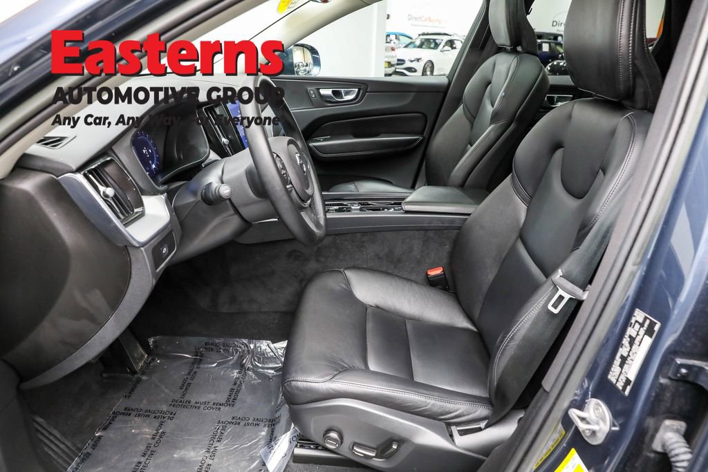 Used 2023 Volvo XC60 B5 Core image 14