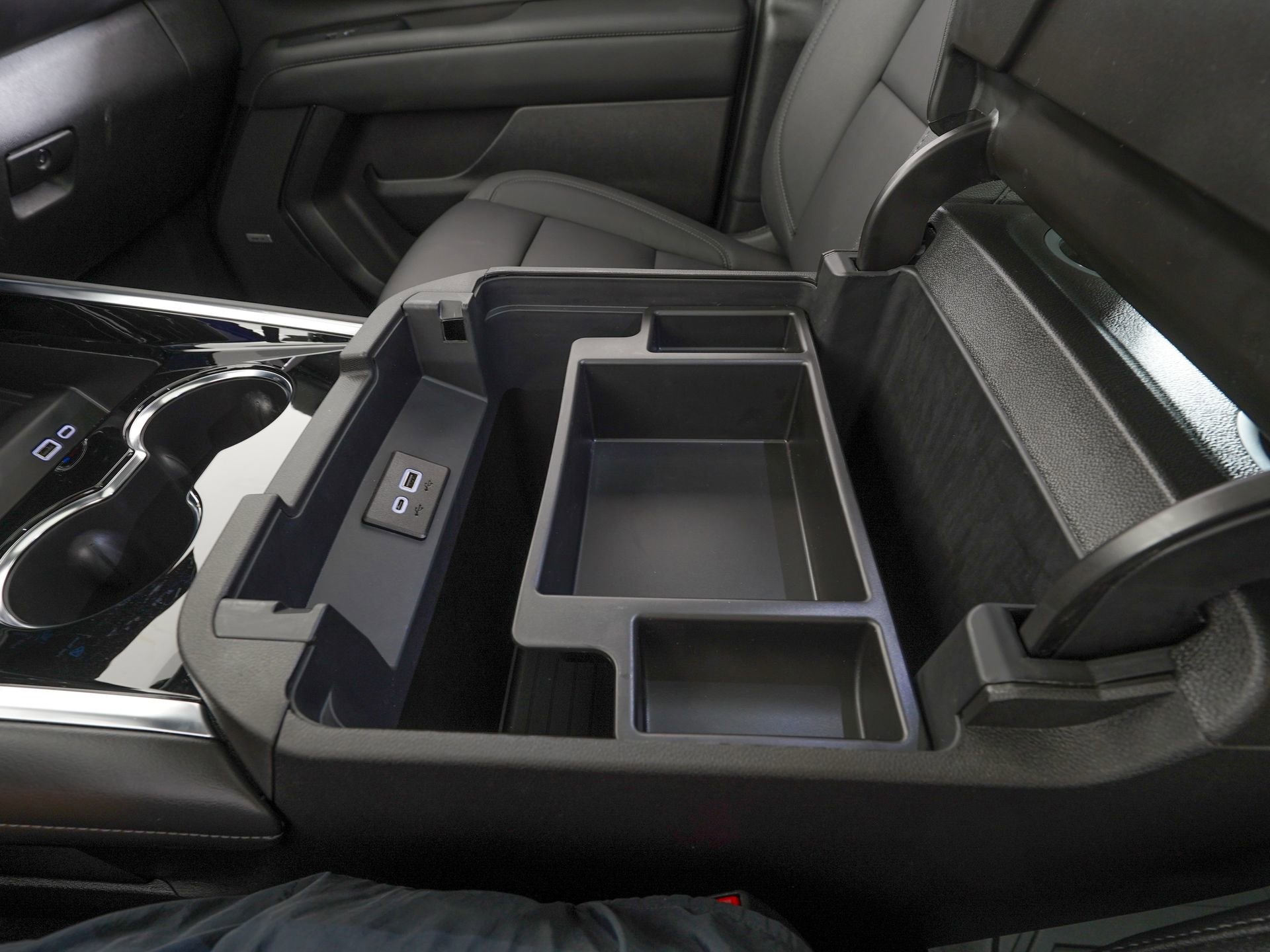 Used 2026 Chevrolet Tahoe Z71 w/ Comfort Package image 32