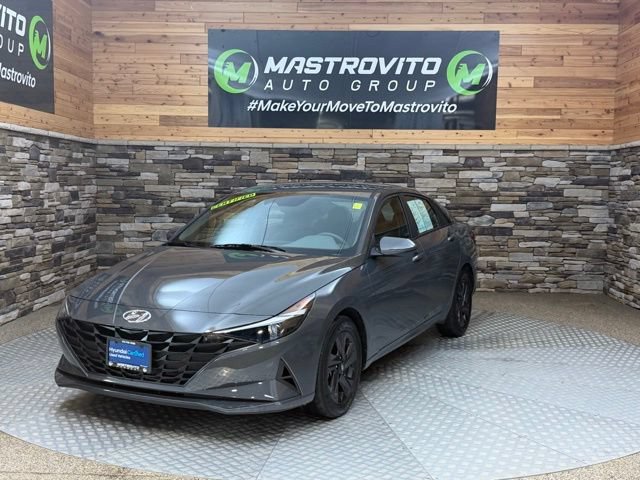 Used 2023 Hyundai Elantra SEL w/ Preferred Accessory Package FWD image 4