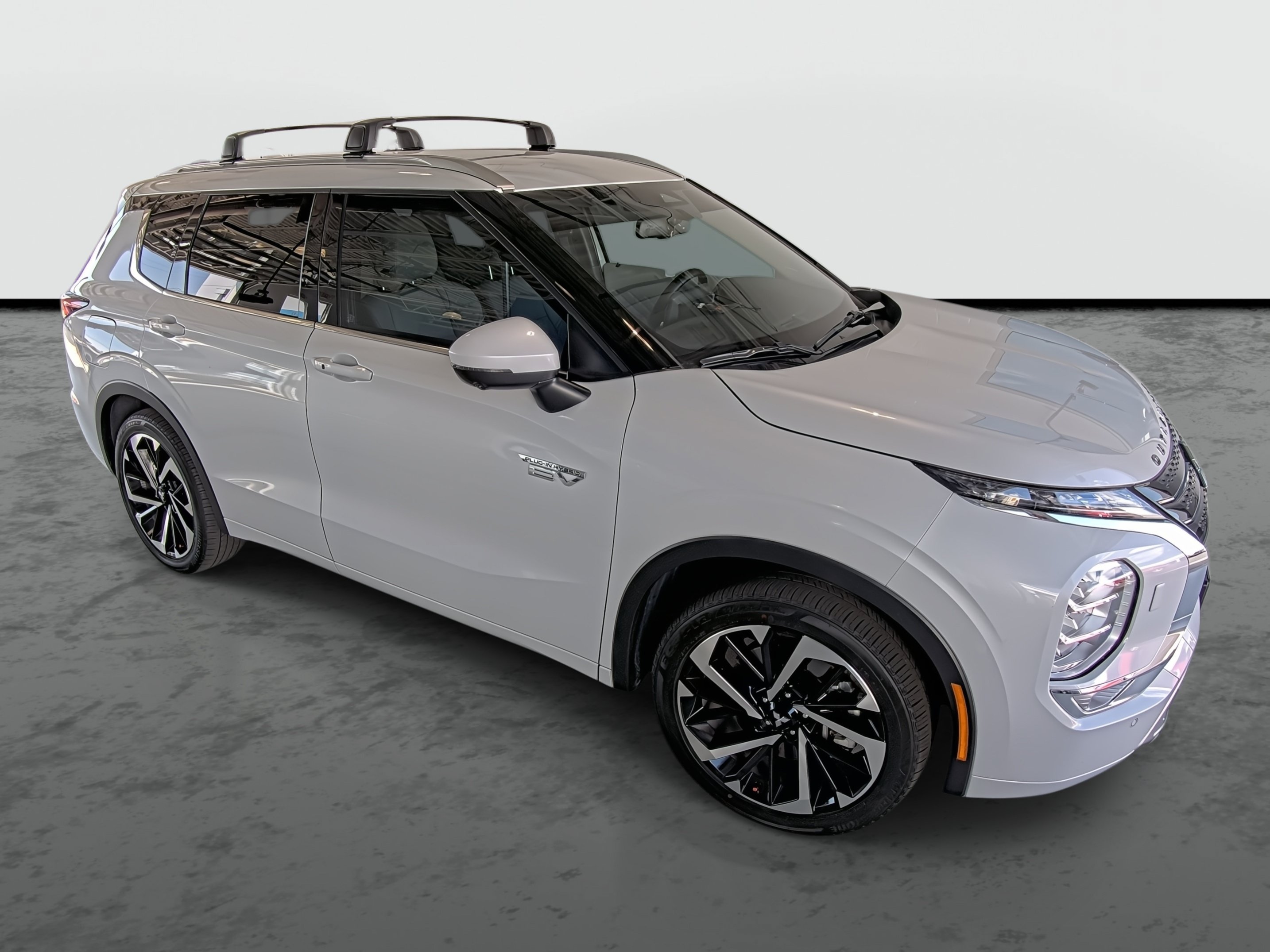 Used 2024 Mitsubishi Outlander 4WD Plug-In Hybrid image 5