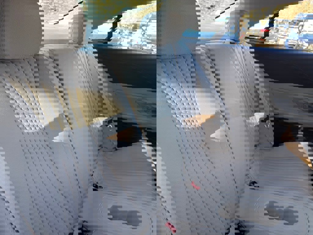 Used 2018 Mercedes-Benz E 400 4MATIC Coupe image 33