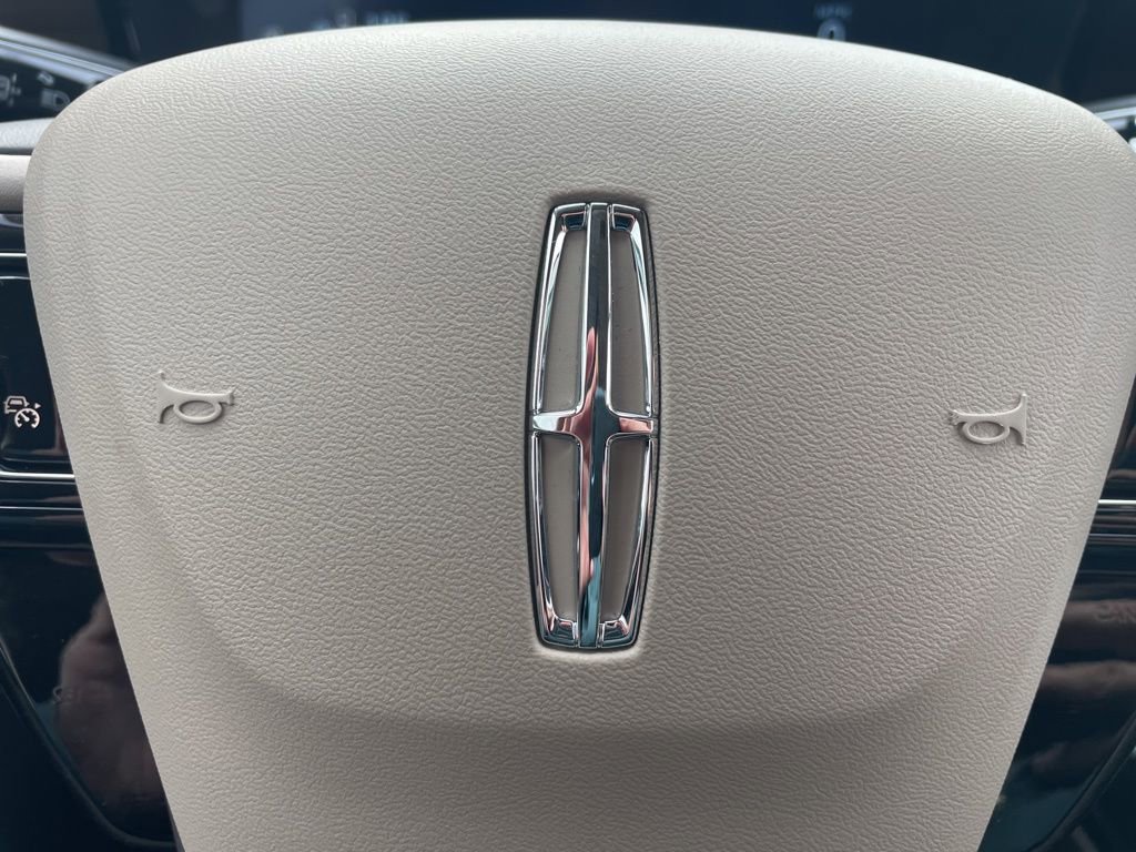 Used 2023 Lincoln Corsair Reserve w/ Rear Removable Package Tray image 37