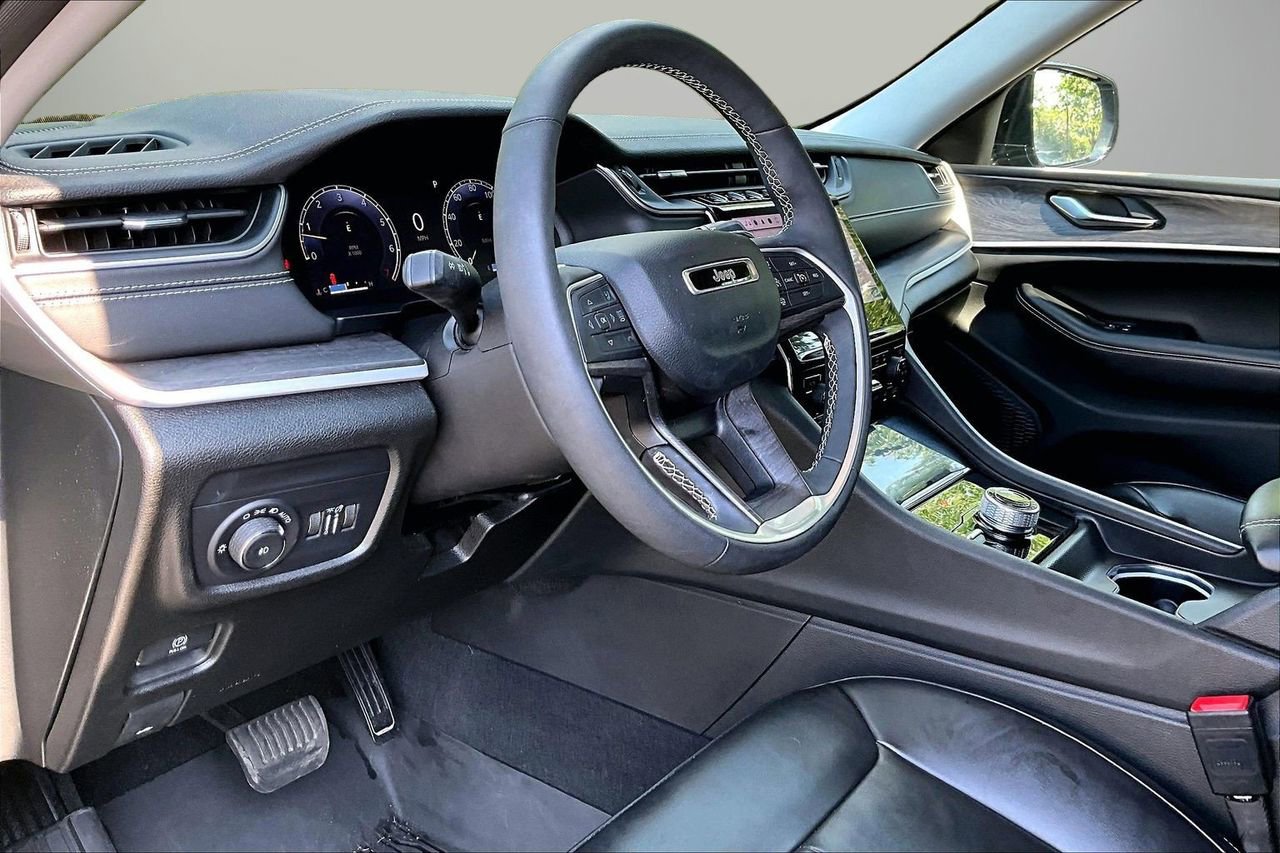Certified 2023 Jeep Grand Cherokee Limited w/ MOPAR Finishing Package AWD/4WD image 20