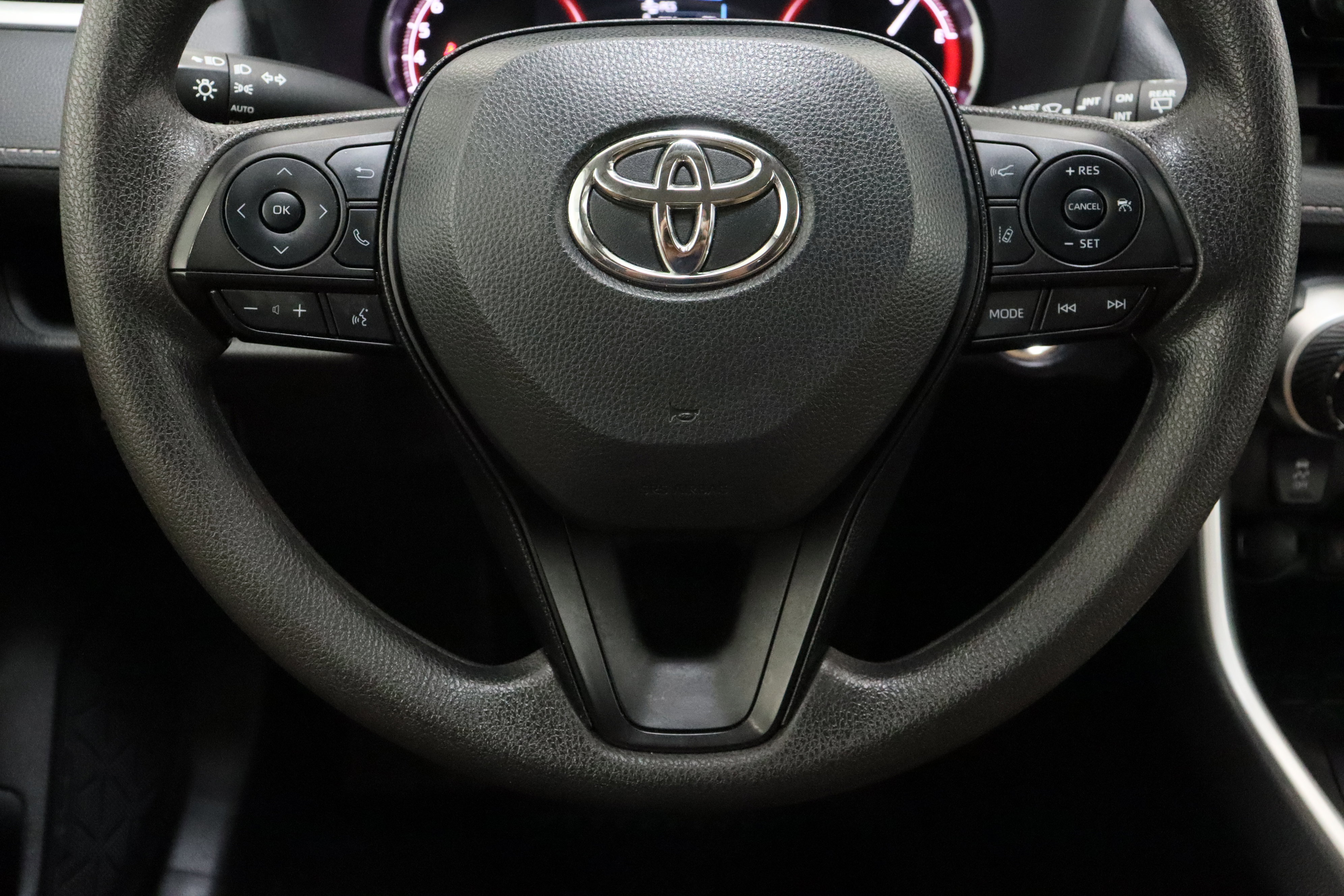 Certified 2025 Toyota RAV4 XLE FWD image 23