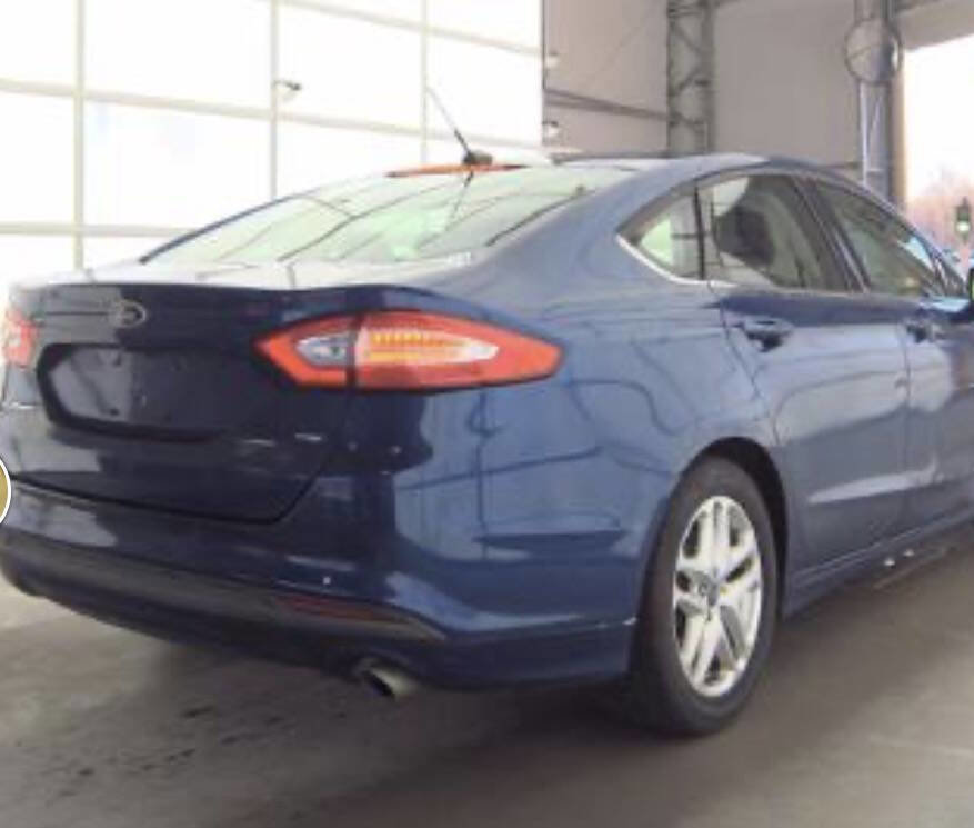 Used 2016 Ford Fusion SE FWD image 12