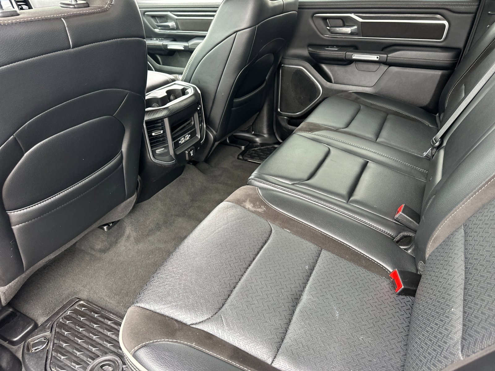 Used 2024 RAM 1500 Laramie image 11