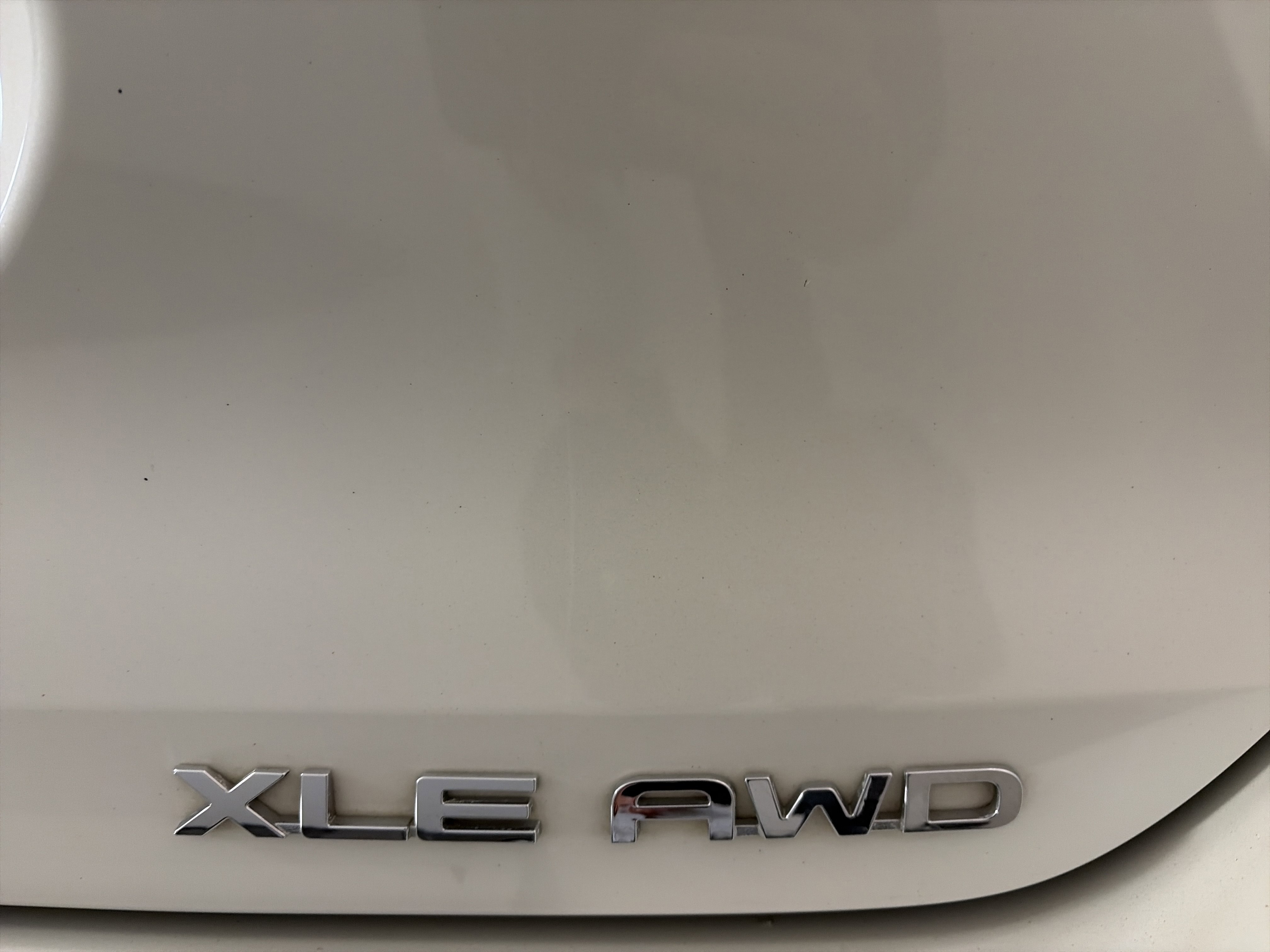 Used 2020 Toyota Highlander XLE image 28