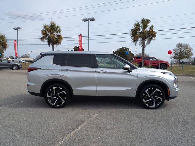 Used 2024 Mitsubishi Outlander SE Black Edition image 2