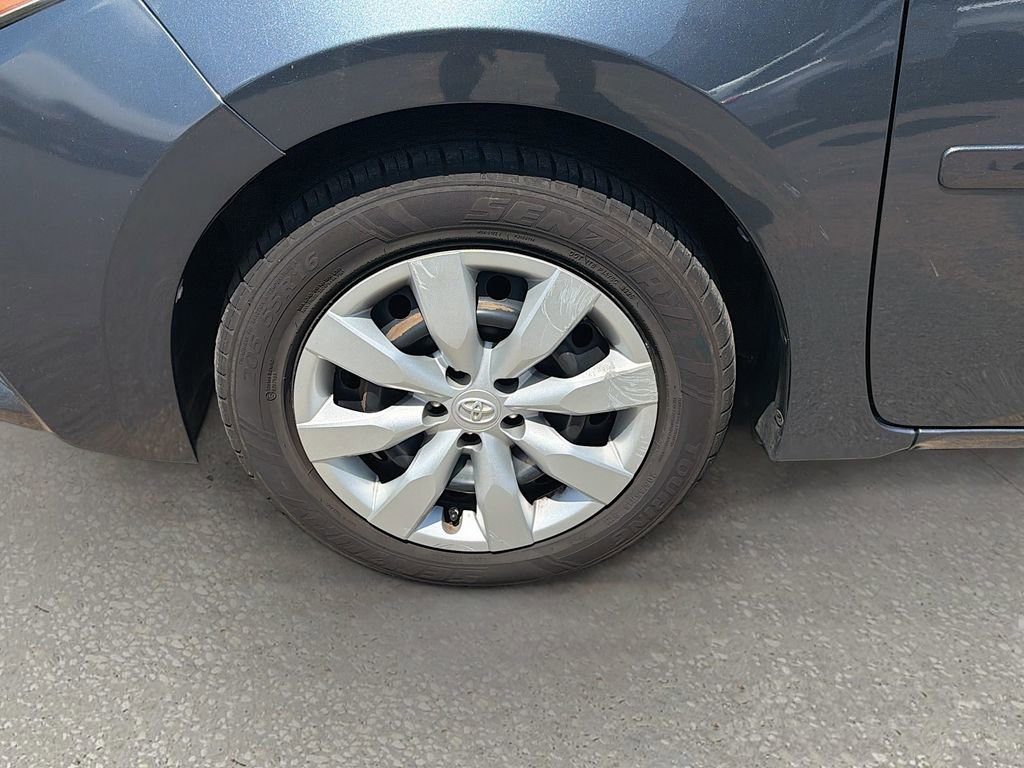 Used 2015 Toyota Corolla LE FWD image 36