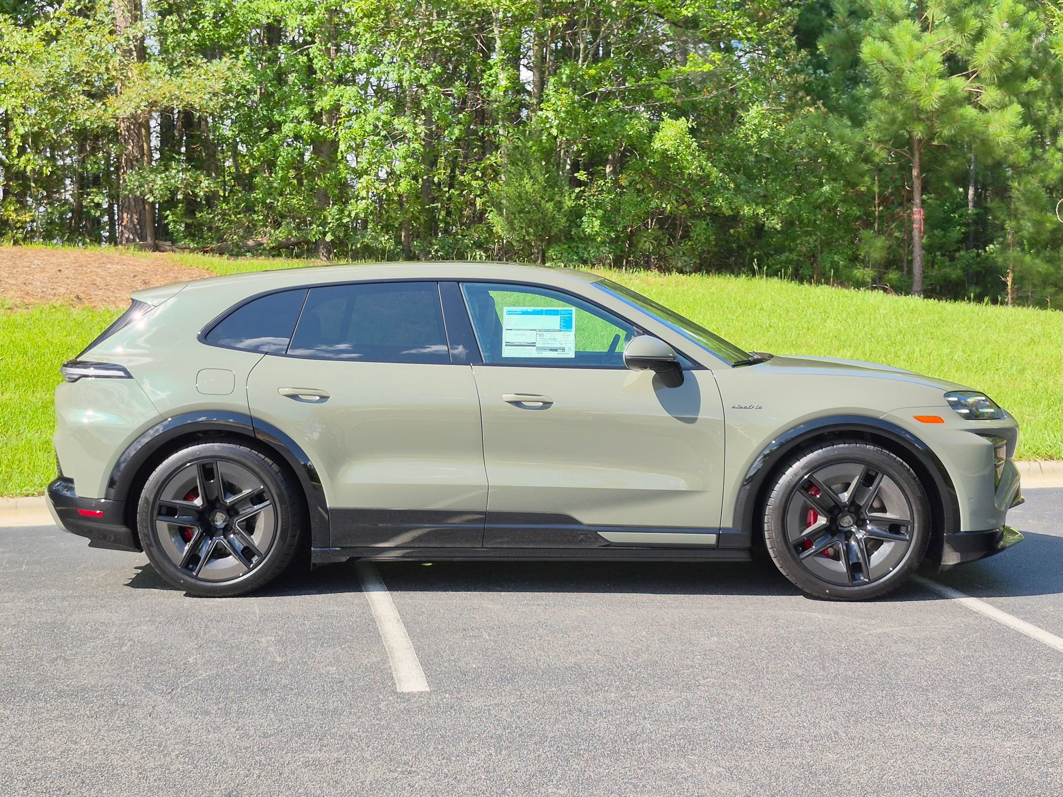 New 2026 Porsche Cayenne Turbo Electric AWD/4WD image 32