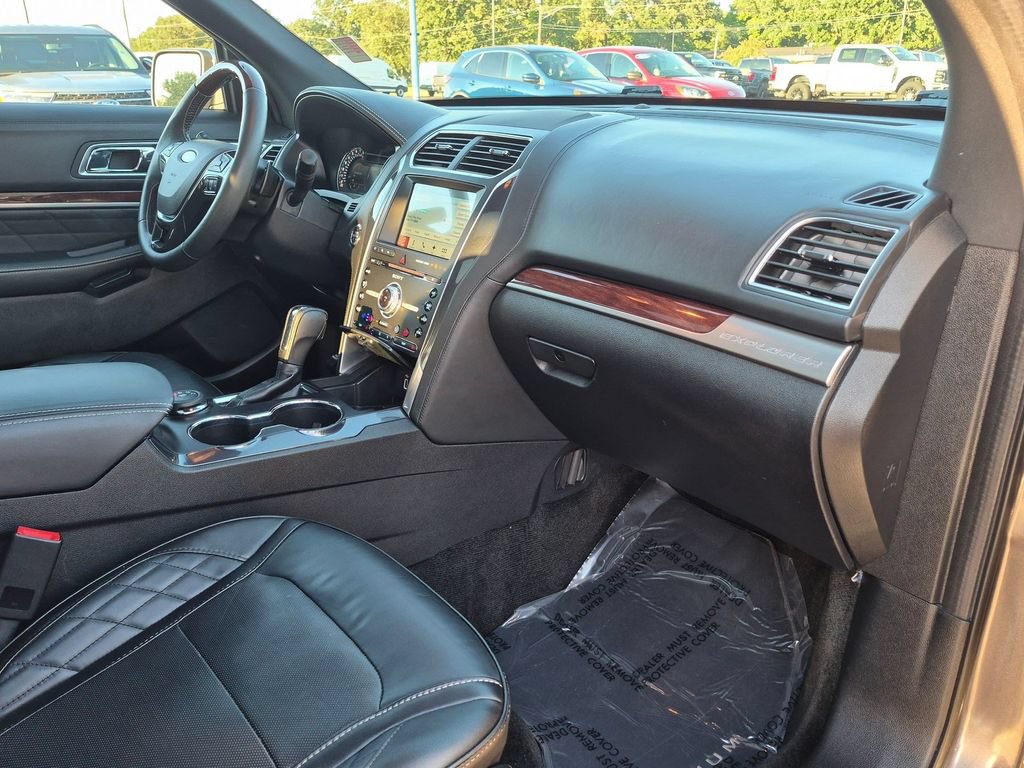 Used 2017 Ford Explorer Platinum AWD/4WD image 29