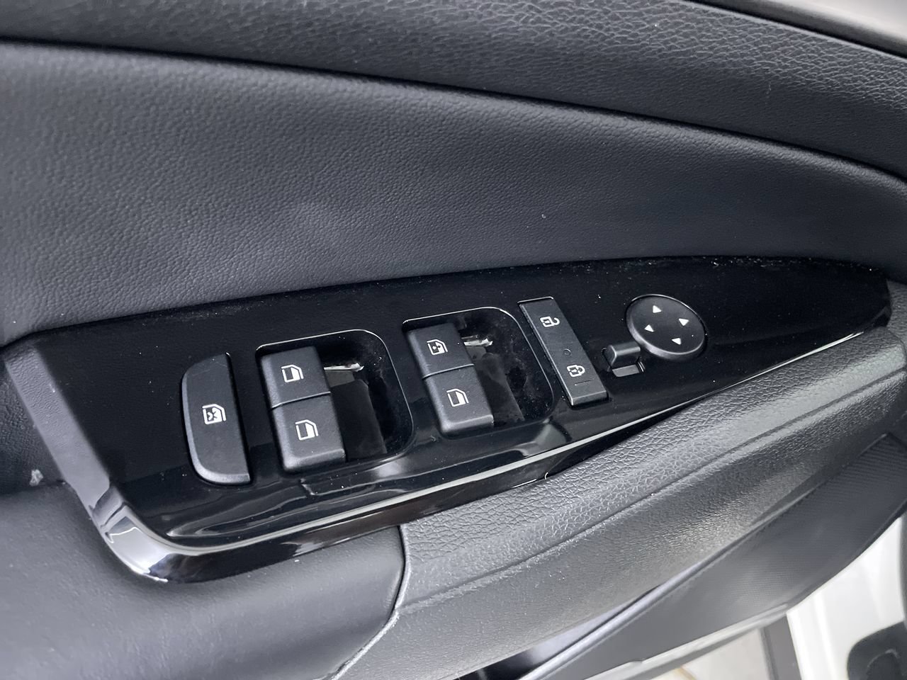 Used 2023 Kia Sportage EX AWD/4WD image 11