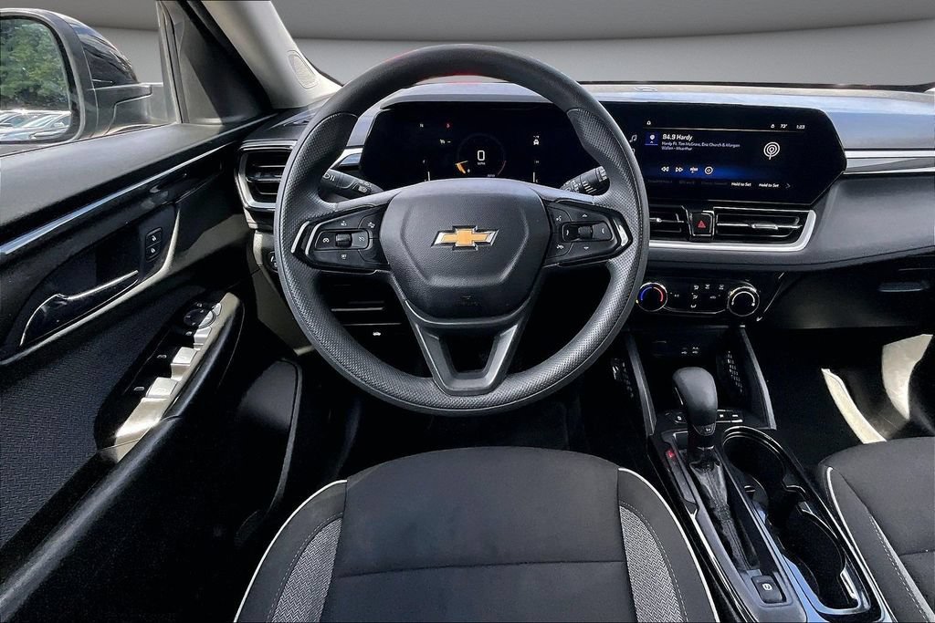 Used 2025 Chevrolet TrailBlazer LT AWD/4WD image 8