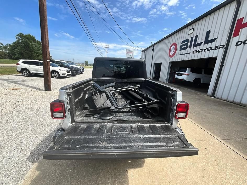 Used 2023 Jeep Gladiator Rubicon w/ Cold Weather Group AWD/4WD image 8
