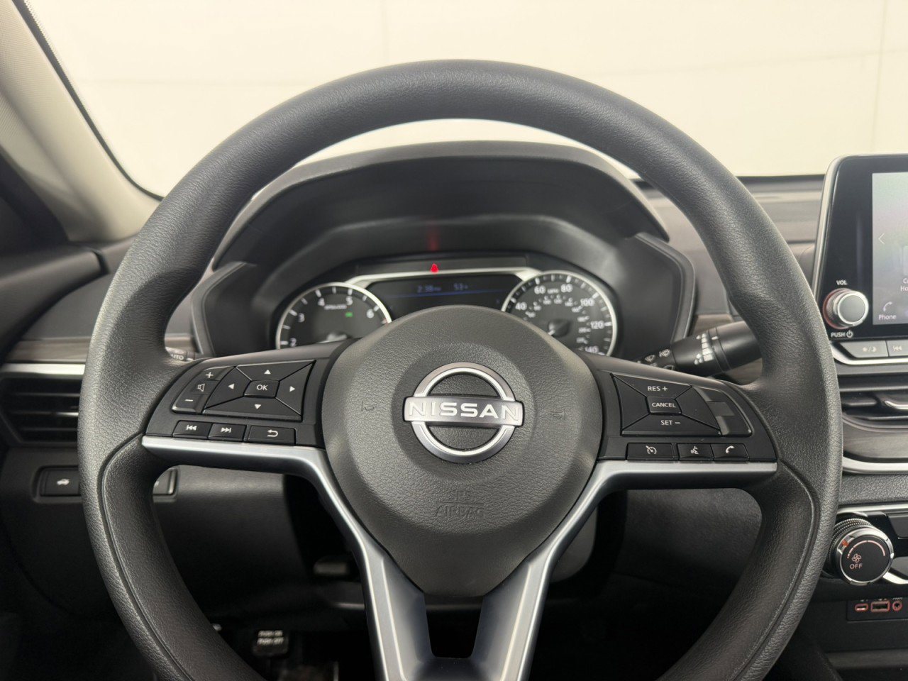 Used 2025 Nissan Altima 2.5 SV image 21