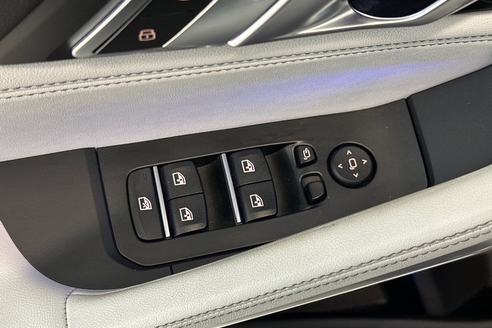 Certified 2024 BMW X6 xDrive40i w/ Premium Package image 12