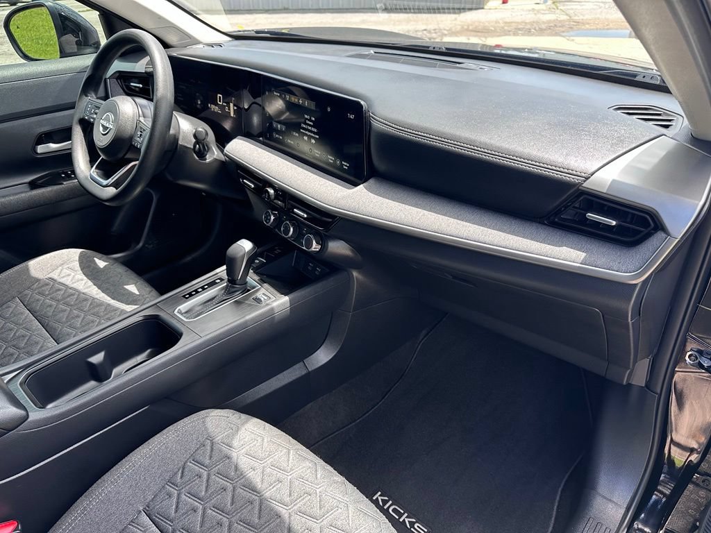 Used 2025 Nissan Kicks SV FWD image 29