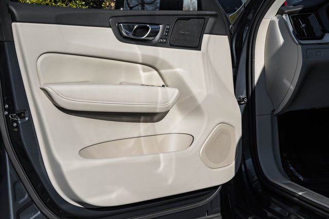 New 2026 Volvo XC60 B5 Ultra w/ Protection Package Premier AWD/4WD image 38