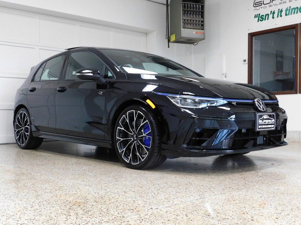 Used 2025 Volkswagen Golf 2.0T image 3