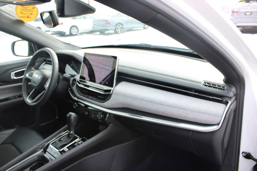 Used 2024 Jeep Compass Latitude image 24