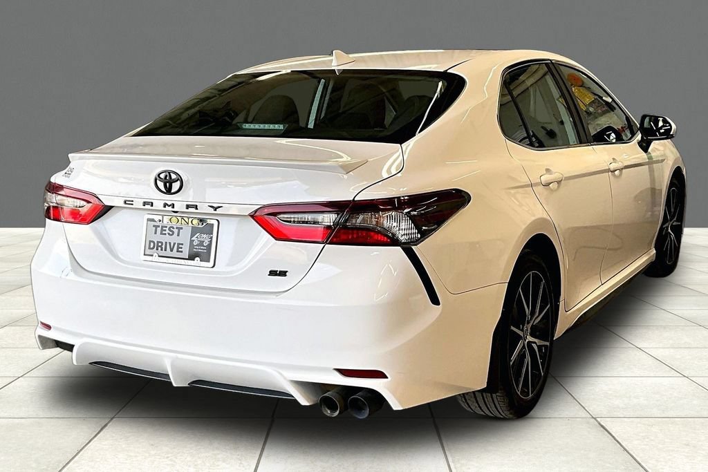 Used 2023 Toyota Camry SE FWD image 2