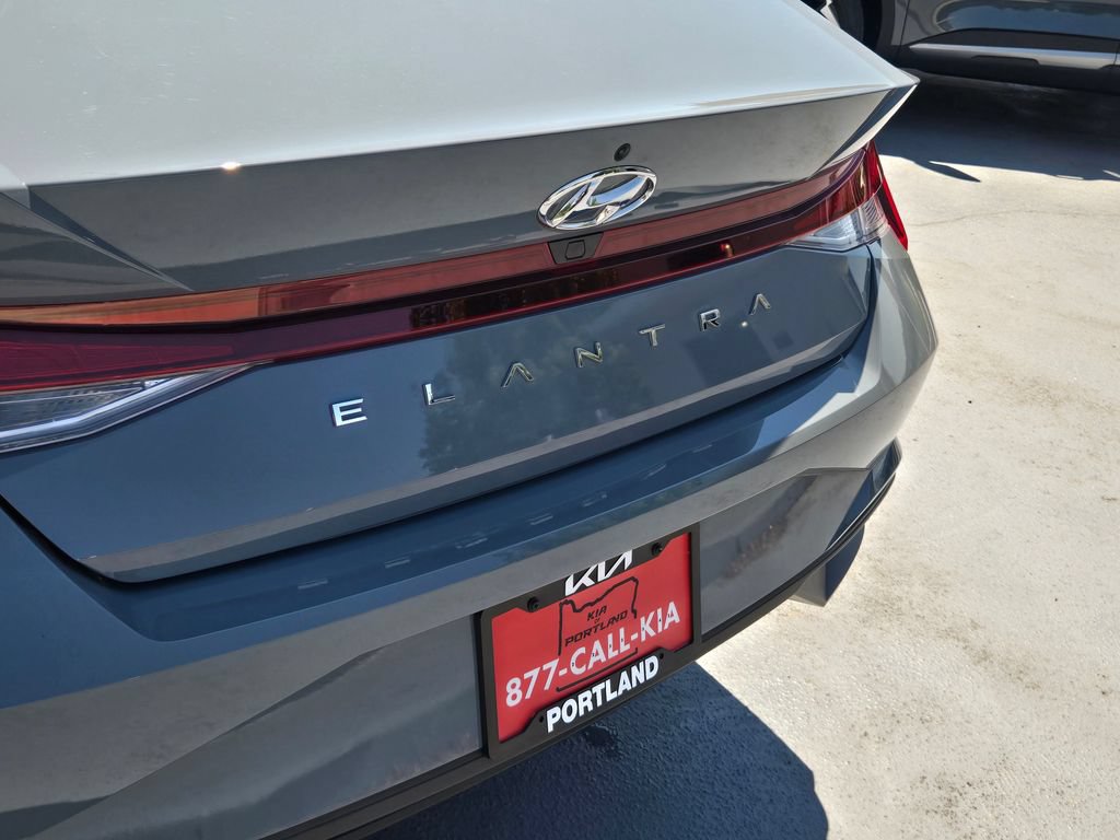 Used 2023 Hyundai Elantra SEL w/ Convenience Package FWD image 14