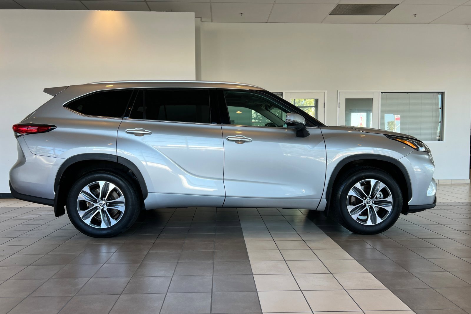 Certified 2022 Toyota Highlander XLE image 3