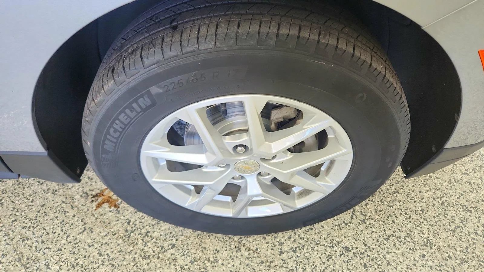 Used 2023 Chevrolet Equinox LS FWD image 29