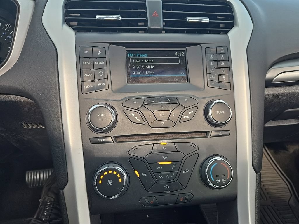 Used 2016 Ford Fusion SE w/ SE Cold Weather Package FWD image 12