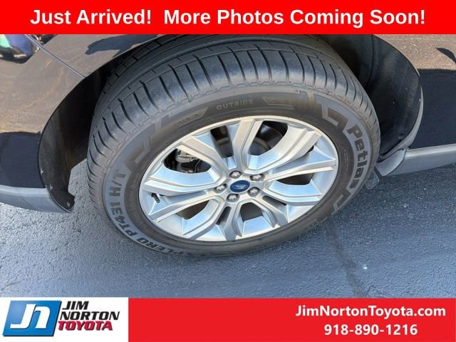 Used 2019 Ford Edge Titanium w/ Equipment Group 301A image 8