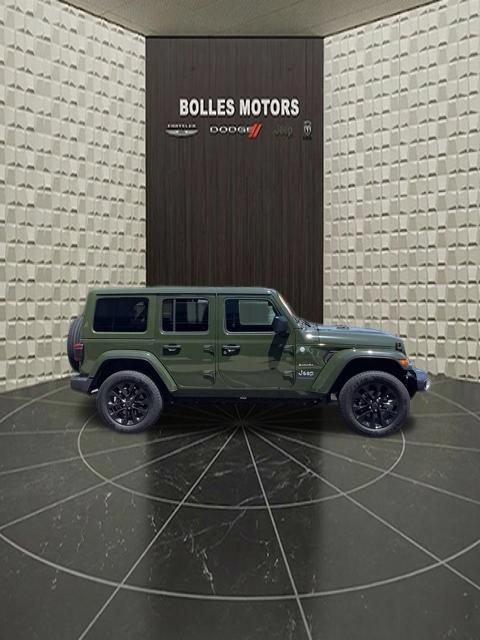 Used 2024 Jeep Wrangler Unlimited Sahara AWD/4WD image 3