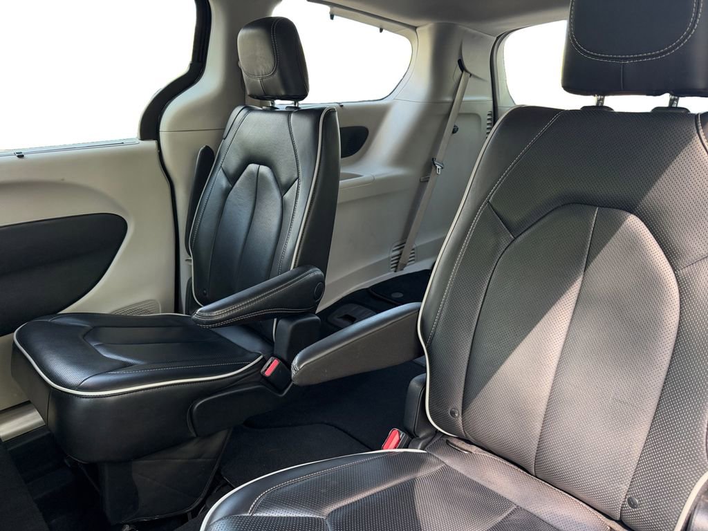 Used 2023 Chrysler Pacifica Limited image 13