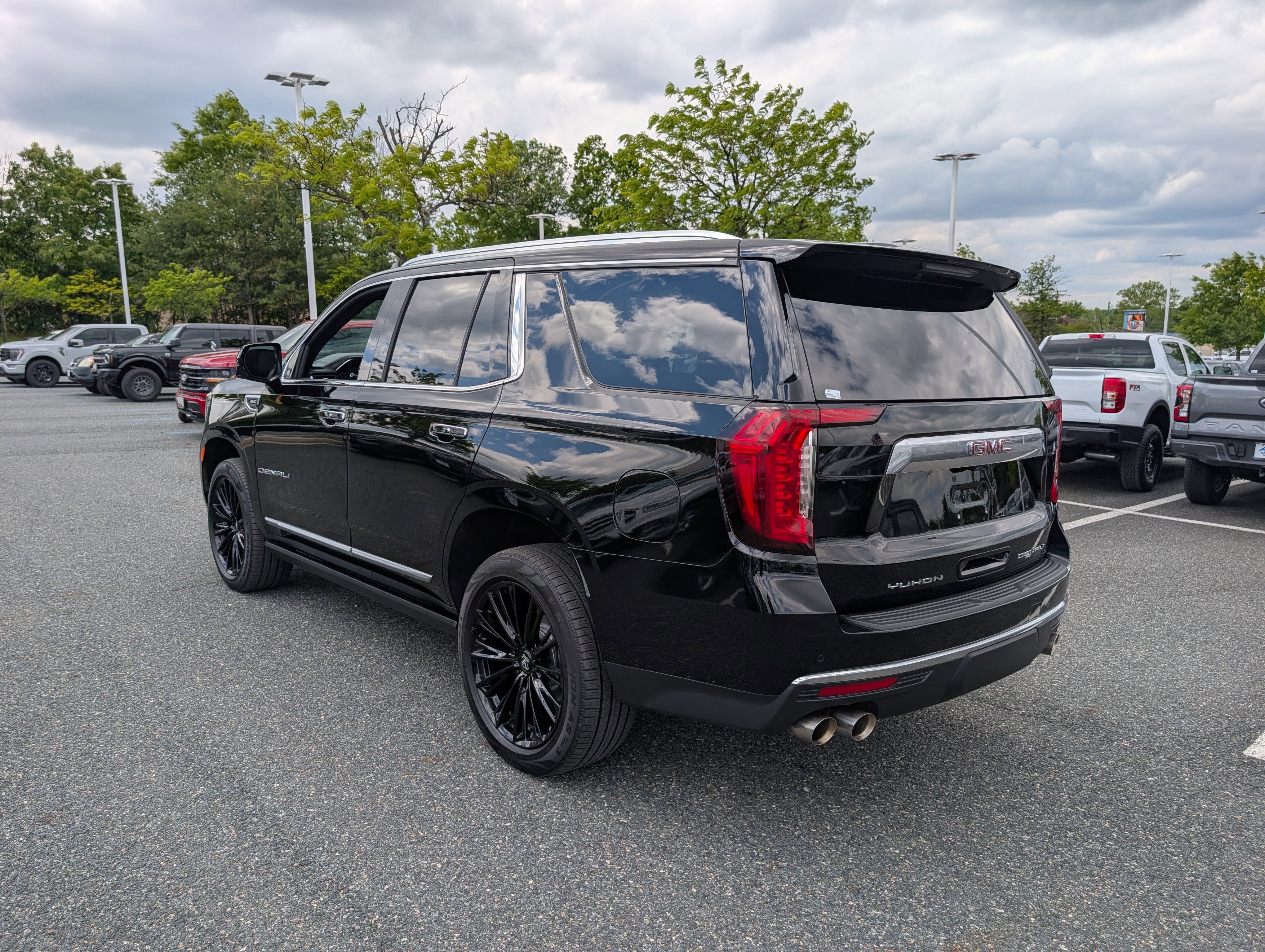 Used 2021 GMC Yukon Denali w/ Denali Premium Package AWD/4WD image 5