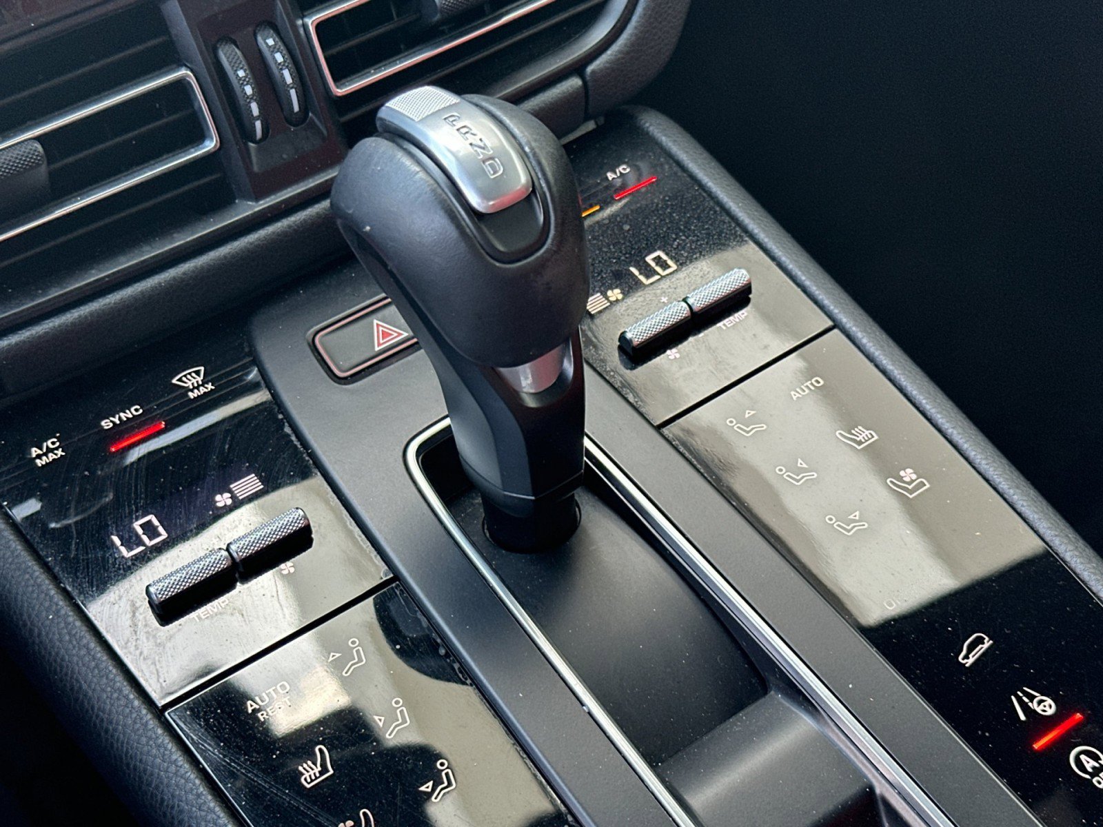 Certified 2023 Porsche Macan AWD/4WD image 22