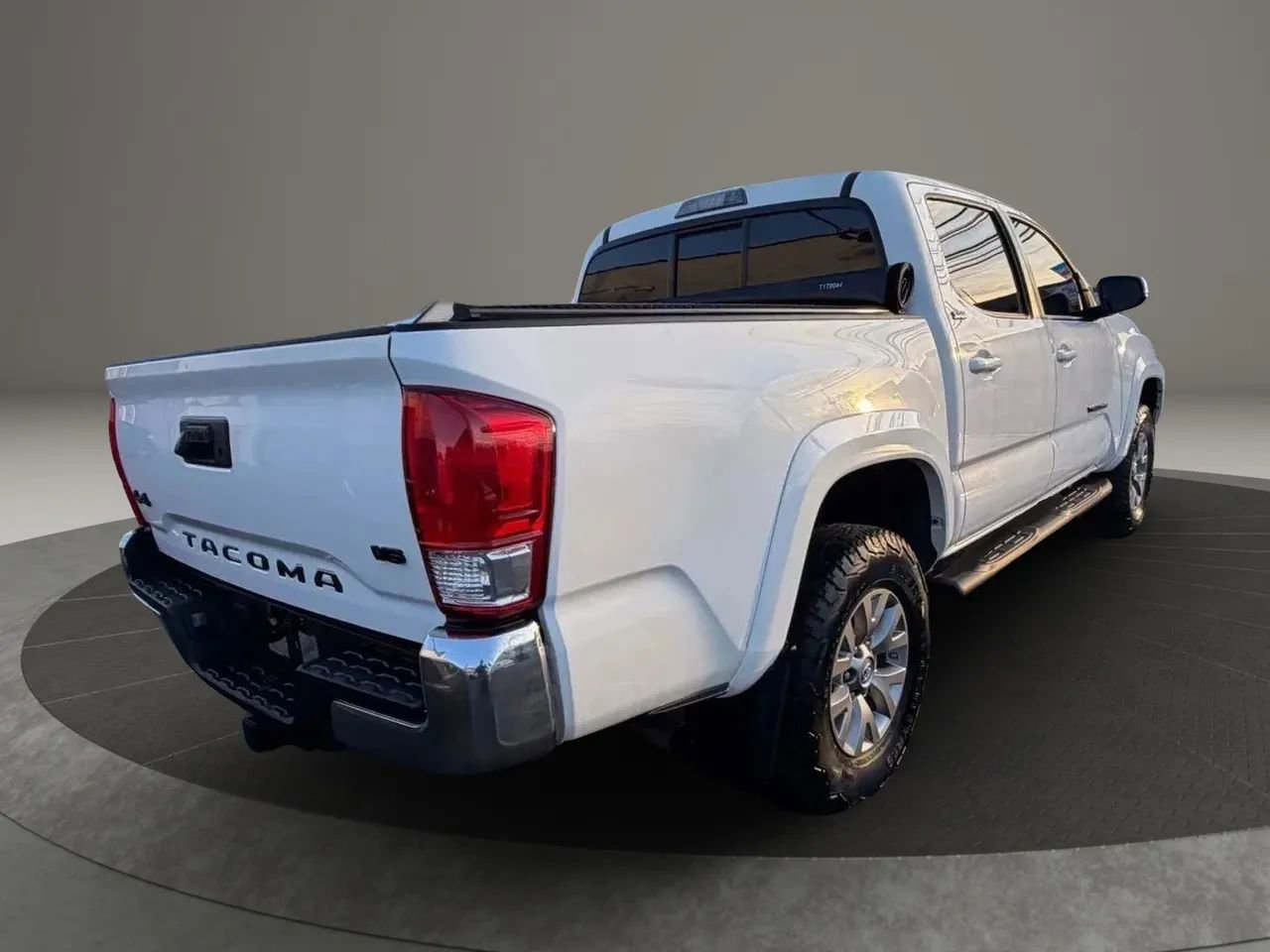 Used 2017 Toyota Tacoma SR5 w/ Tow Package image 5