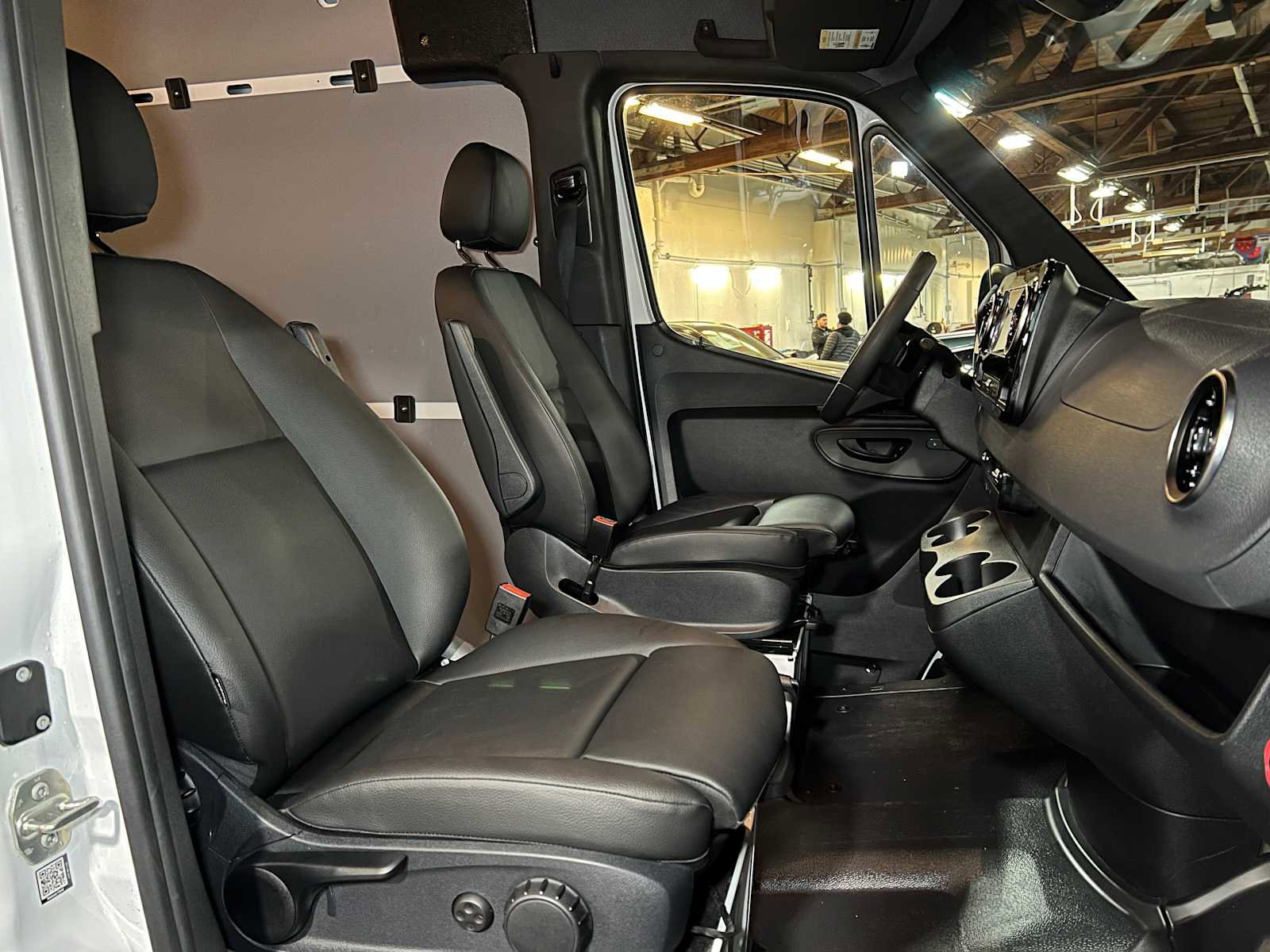 Used 2025 Mercedes-Benz Sprinter 2500 image 12