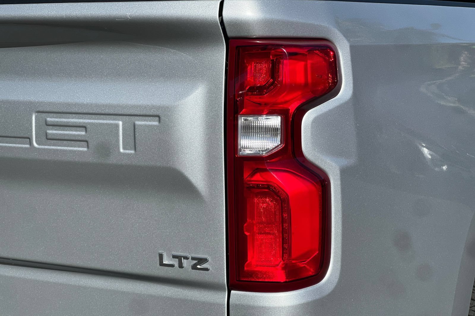 Used 2022 Chevrolet Silverado 1500 LTZ AWD/4WD image 37