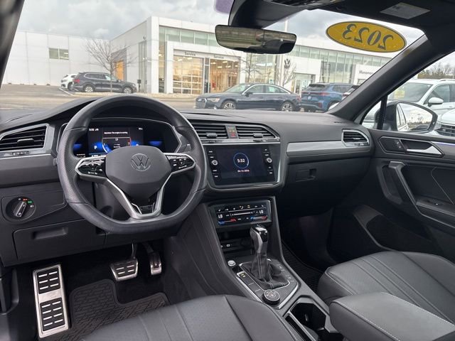 Certified 2023 Volkswagen Tiguan SE R-Line image 32