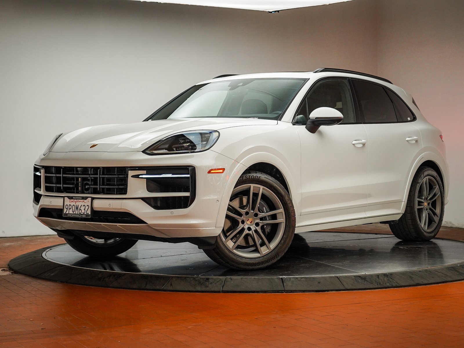 Used 2025 Porsche Cayenne image 2