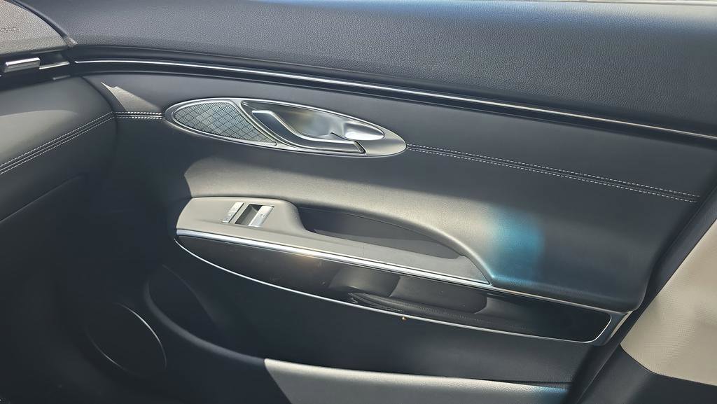 Used 2023 Genesis GV70 2.5T AWD/4WD image 16