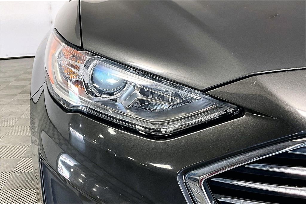 Used 2019 Ford Fusion SE image 28