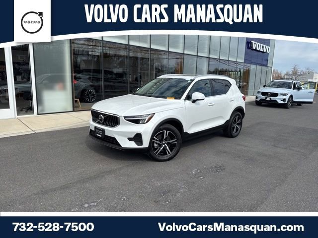 Certified 2025 Volvo XC40 B5 Core image 1