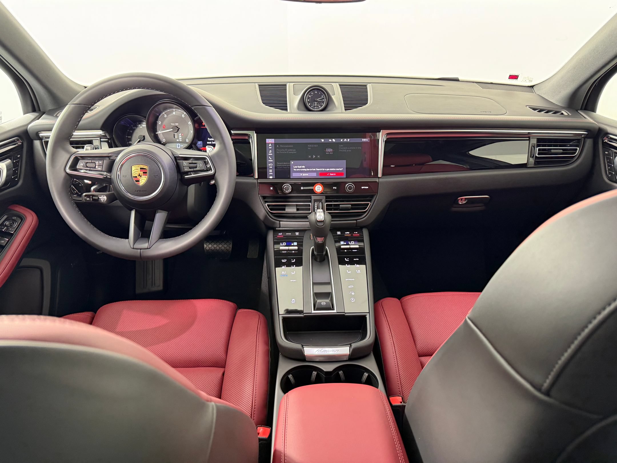 Certified 2026 Porsche Macan AWD/4WD image 20