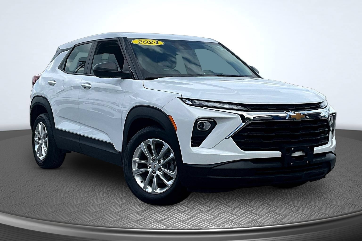 Used 2024 Chevrolet TrailBlazer LS FWD image 3