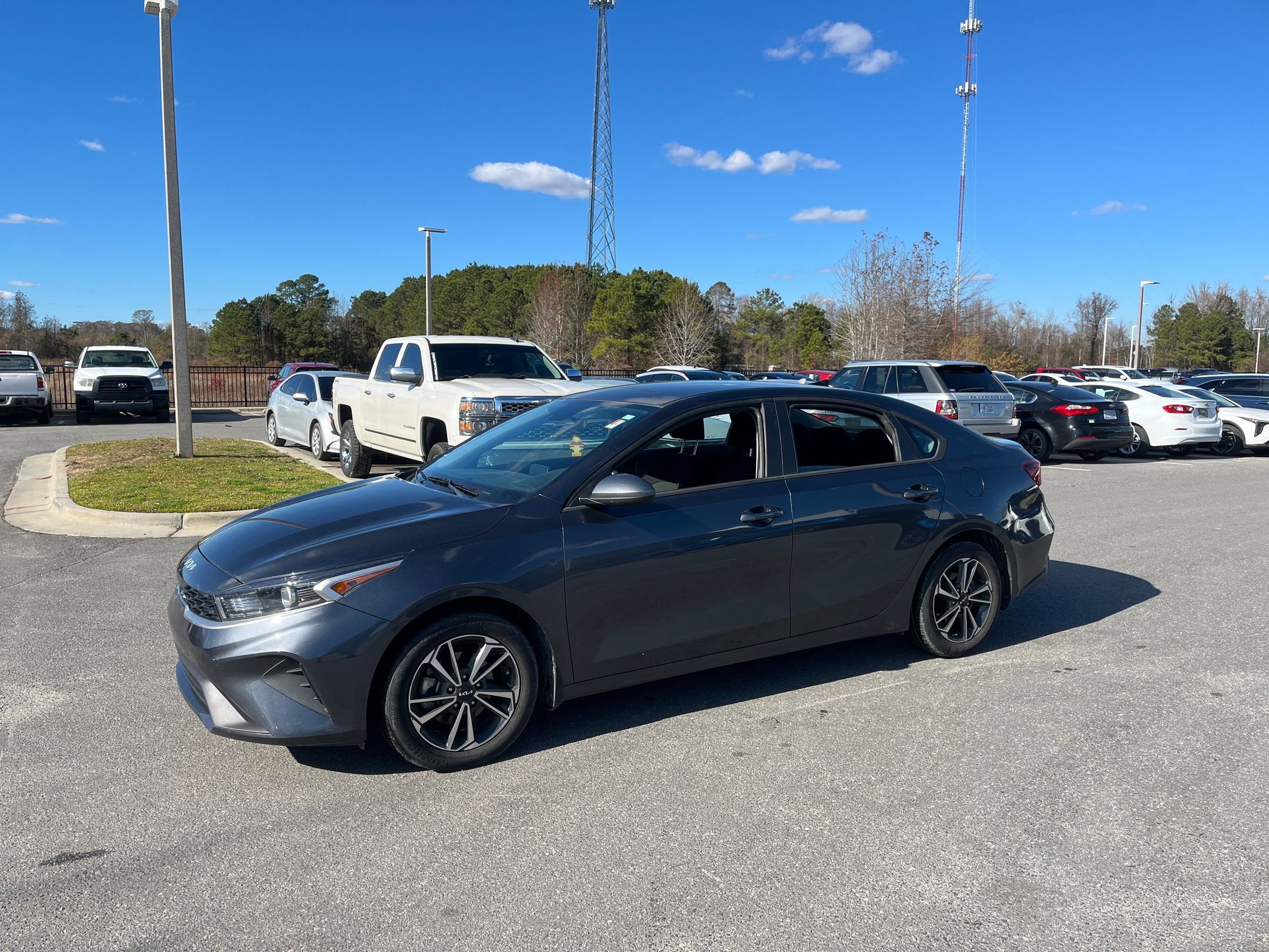 Used 2023 Kia Forte LXS image 5