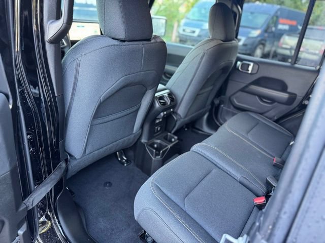 New 2025 Jeep Wrangler Unlimited Sahara AWD/4WD image 18