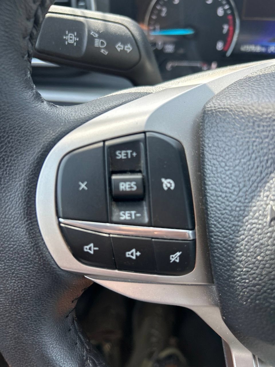 Used 2024 Ford Explorer XLT w/ XLT Sport Appearance Package AWD/4WD image 21