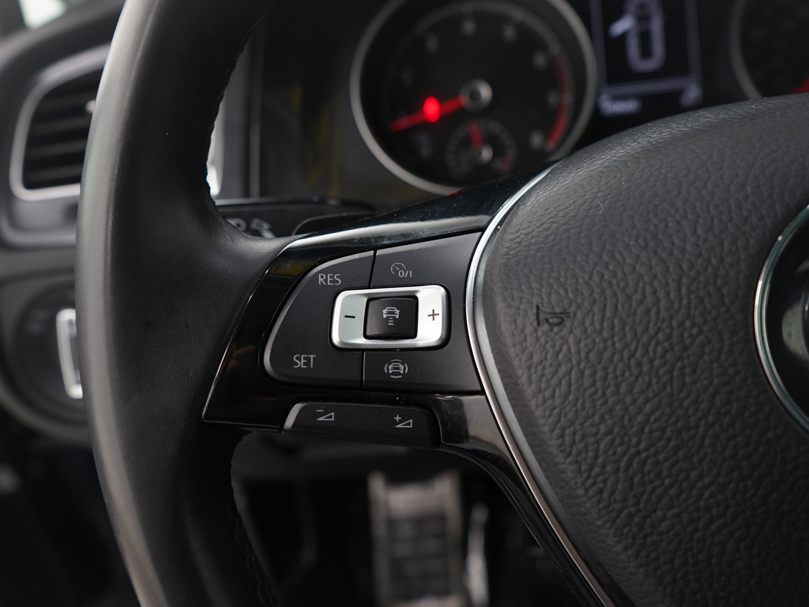 Used 2019 Volkswagen Golf Alltrack SEL image 25