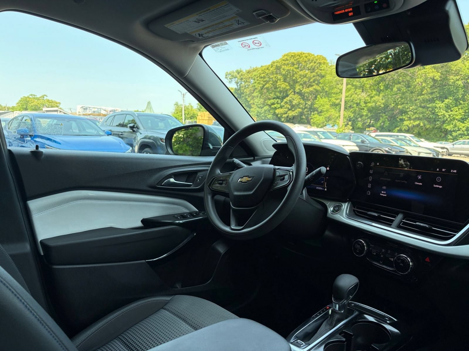 Used 2025 Chevrolet Trax LT FWD image 33